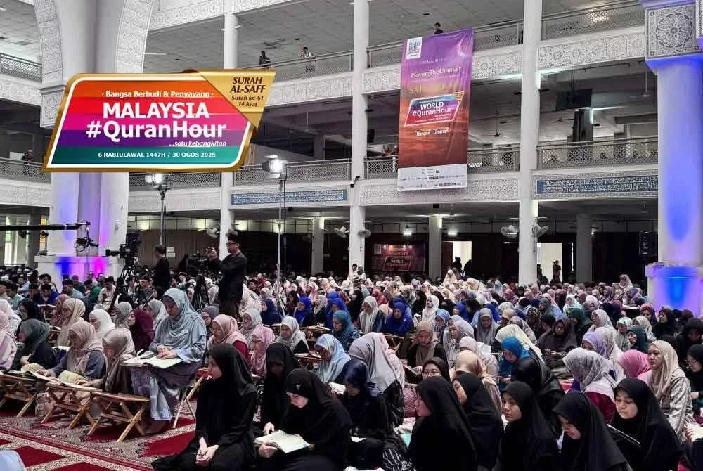 Semua pihak dijemput bersama-sama menyertai Malaysia #QuranHour dalam suasana penuh penghayatan, selari dengan semangat al-Quran sebagai pedoman kehidupan. - Gambar hiasan