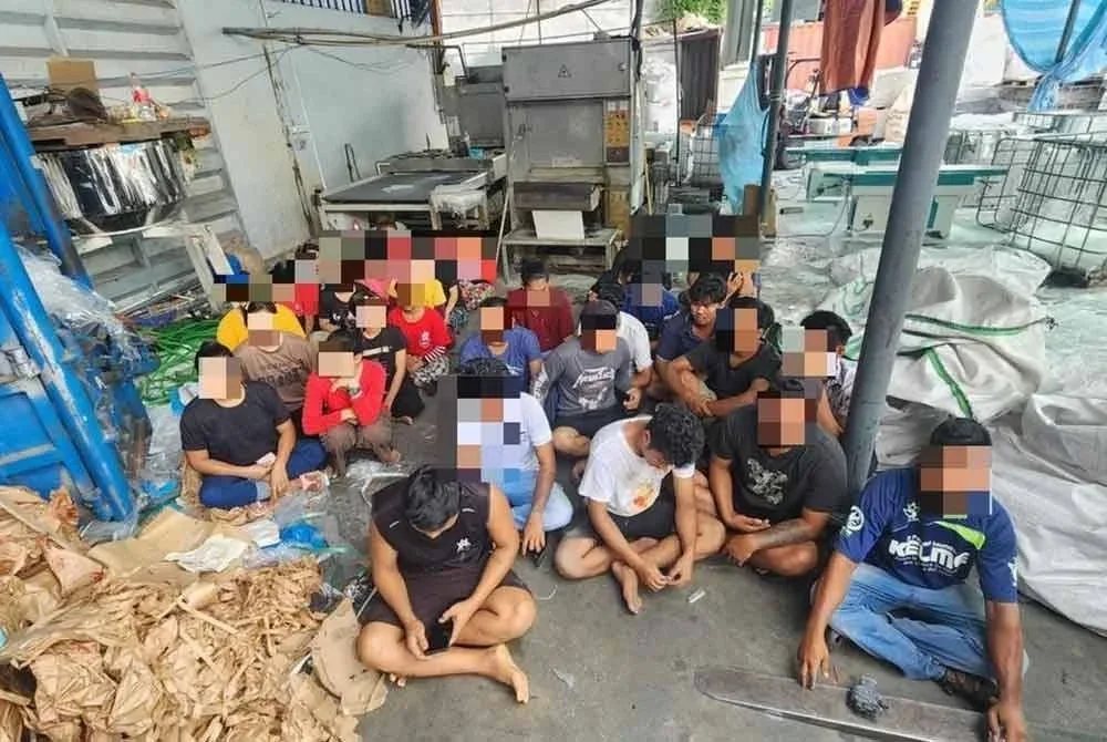 Antara PATI yang ditahan dalam serbuan pada Isnin dan Selasa lalu.