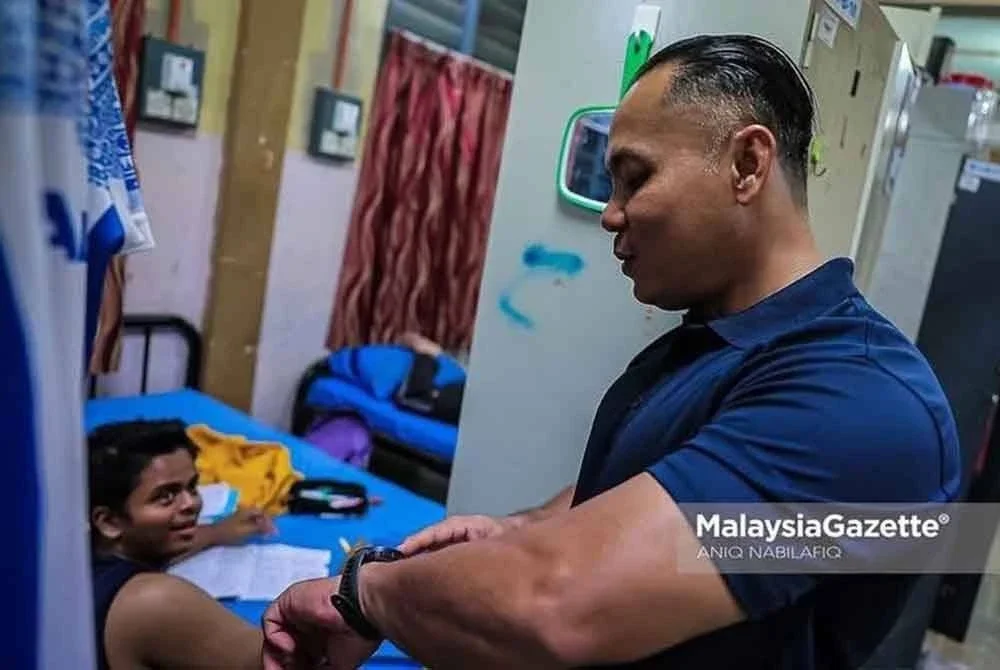 Bekas tentera mula tugas sebagai warden di MRSM. - Foto: MalaysiaGazette