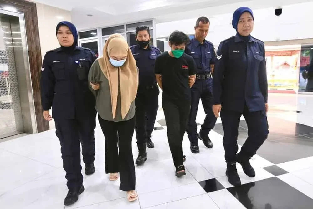 Kedua-dua tertuduh dihadapkan ke Mahkamah Sesyen Kuala Terengganu pada Khamis atas dakwaan mengabaikan anak mereka sehingga mengalami kecederaan fizikal.