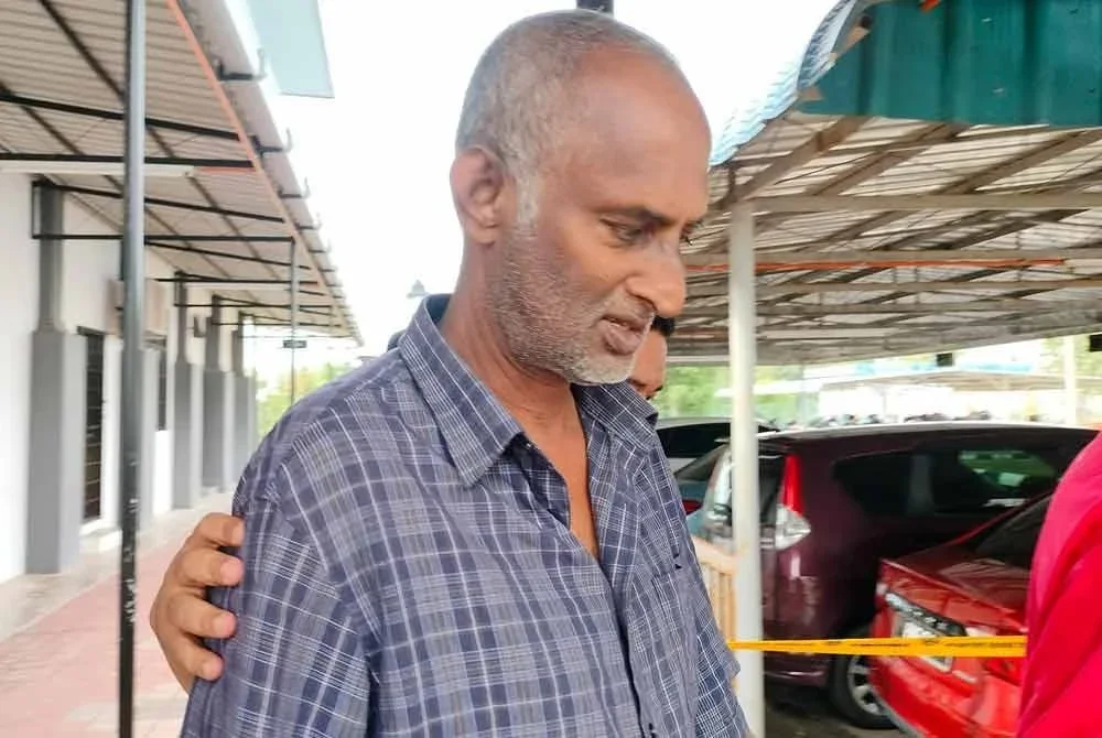 Tertuduh dibawa keluar dari Mahkamah Majistret Sungai Petani pada Khamis.