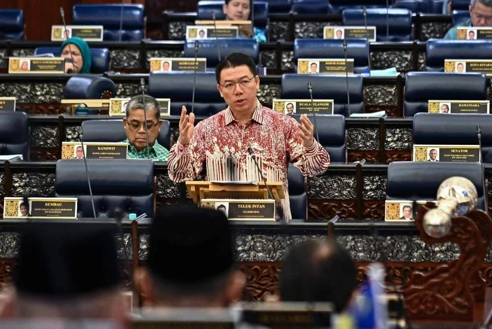 Kor Ming ketika membentangkan RUU PSB 2025 di Dewan Rakyat.