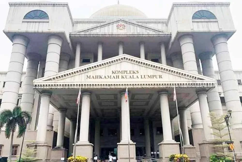 Seorang pengarah syarikat didenda RM10,000 kerana mengemukakan penyata bank palsu kepada sebuah agensi kerajaan bagi permohonan lesen kenderaan perdagangan. - Gambar hiasan