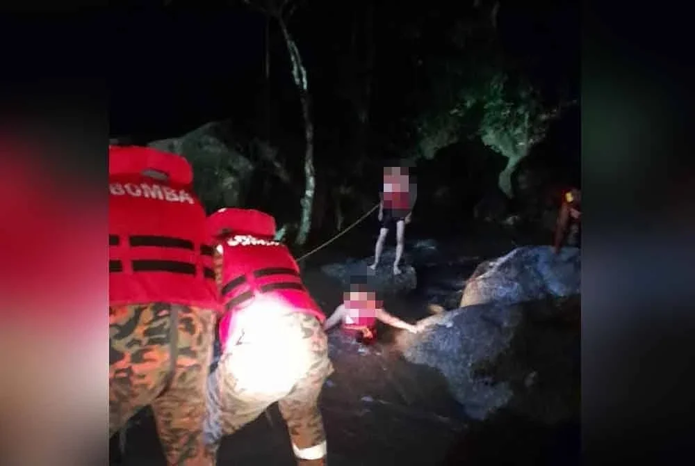 Lima pelajar PSAS berdepan detik cemas selepas terperangkap di tengah sungai akibat kepala air di Tanjung Malim.