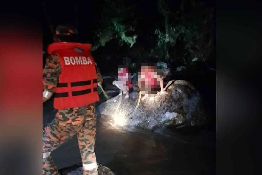 Anggota bomba berjaya menyelamatkan lima pelajar PSAS yang terperangkap di dalam sungai akibat kejadian kepala air di Kampung Sungai Dara pada Khamis.