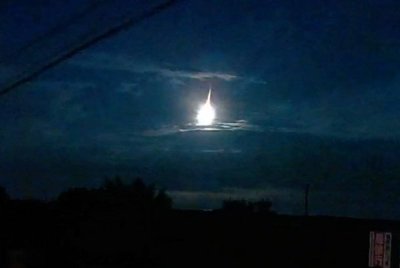 Rakaman video dan imej objek misteri itu turut menjadi tular di media sosial. - Foto Agensi