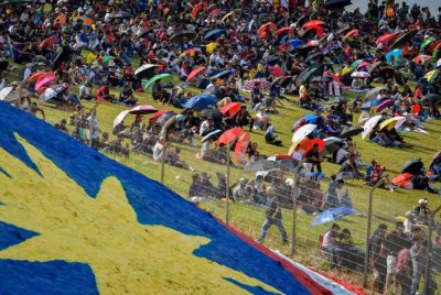 Sebahagian peminat sukan permotoran yang menyaksikan perlumbaan MotoGP Malaysia 2024 di SIC pada November tahun lalu. Foto: Bernama