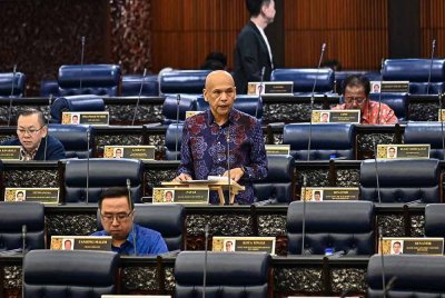 Menteri Perdagangan Dalam Negeri dan Kos Sara Hidup, Datuk Armizan Mohd Ali ketika sidang Dewan Rakyat pada Khamis.