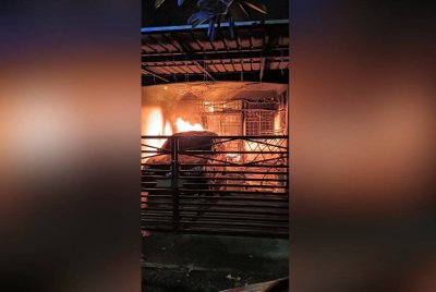 Kebakaran melibatkan sebuah rumah teres satu tingkat yang musnah kira-kira 70 peratus.