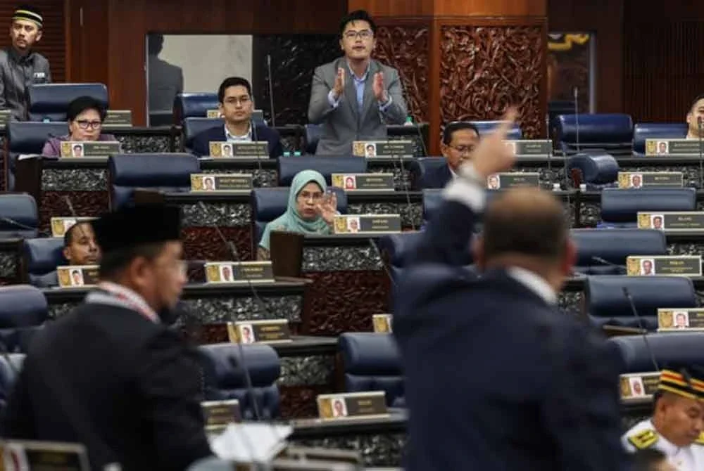 Etika politik perlu diperketat, dengan mewujudkan kod tingkah laku dan hukuman keras terhadap ugutan, penghinaan, serta provokasi ekstrem. Gambar hiasan