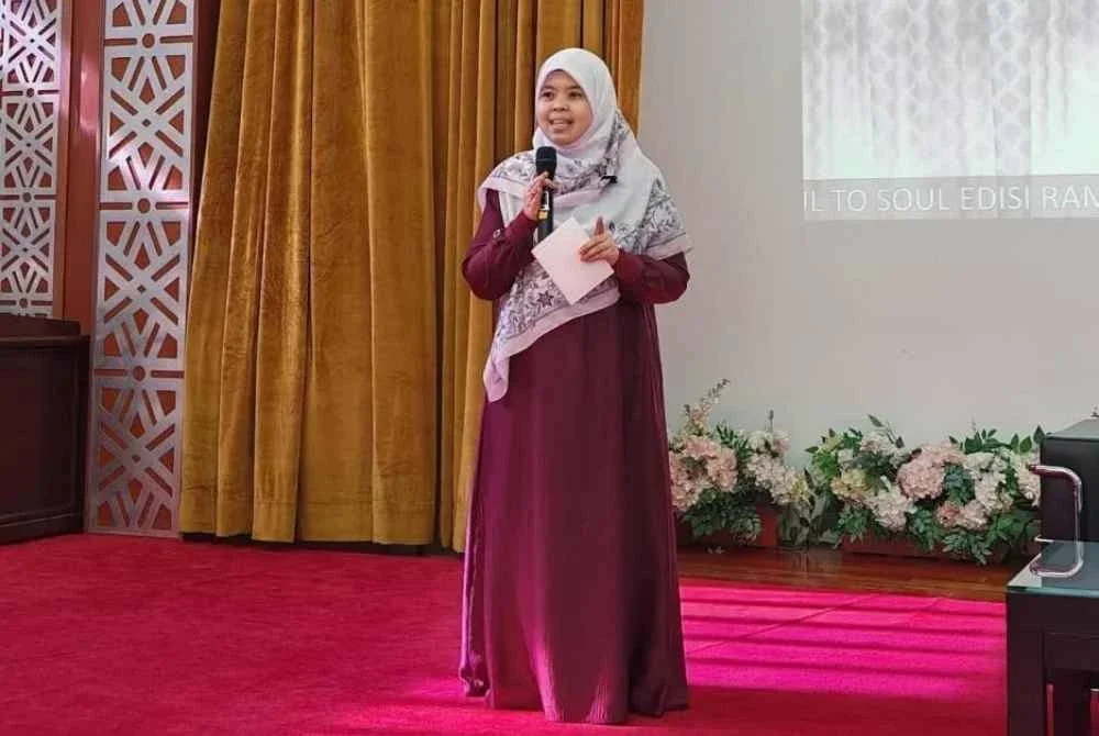 UMMI KALTHUM kini giat berkongsi kisahnya sebagai inspirasi kepada orang ramai dan aktif melakukan kerja-kerja dakwah. -Foto IHSAN UMMI KALTHUM MUHARAM