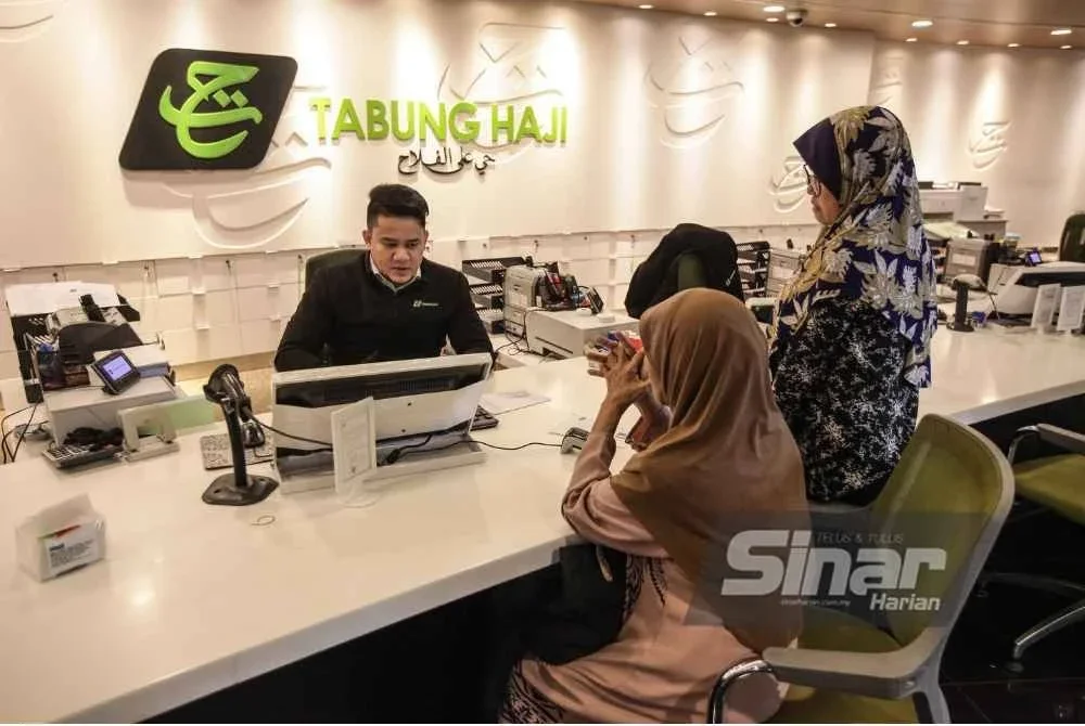 
MULAKAN diri dengan mendaftarkan diri untuk menunaikan haji di Lembaga Tabung Haji, menabung dan sebagainya sebagai antara usaha dilakukan sebagai persediaan menjadi tetamu ALLAH di Tanah Suci pada bila-bila masa.