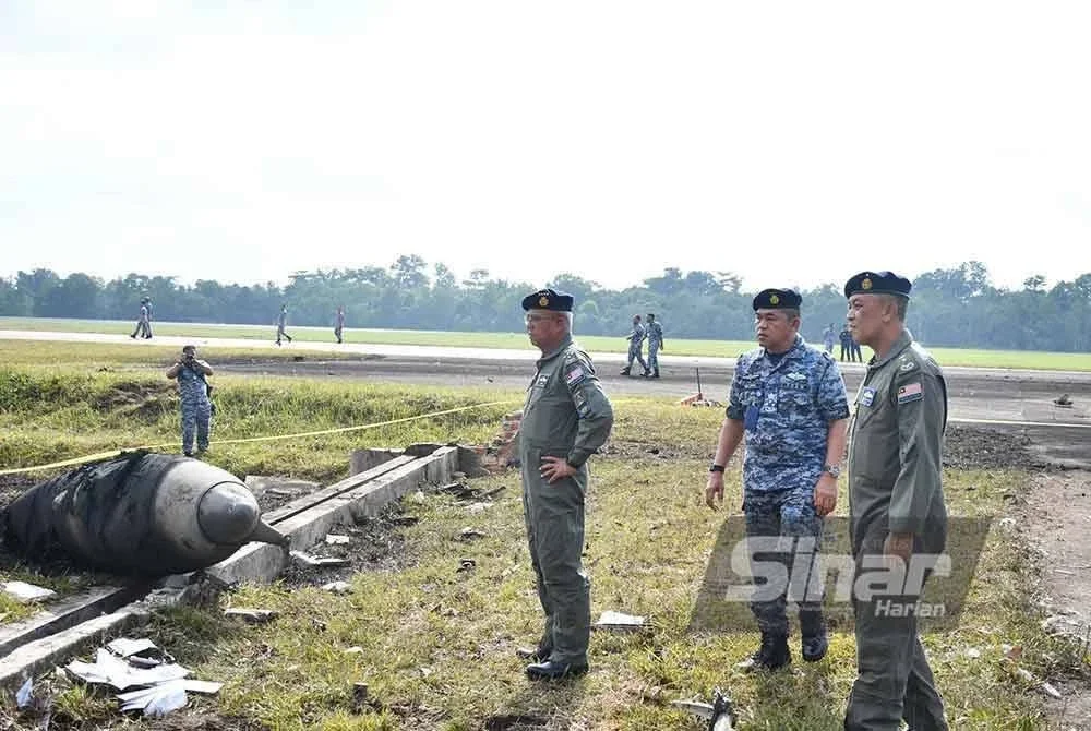 Muhamad Norazlan turun ke lokasi kejadian pagi ini untuk mendapatkan gambaran menyeluruh berhubung insiden melibatkan pesawat pejuang F/A-18D Hornet pada Khamis. 