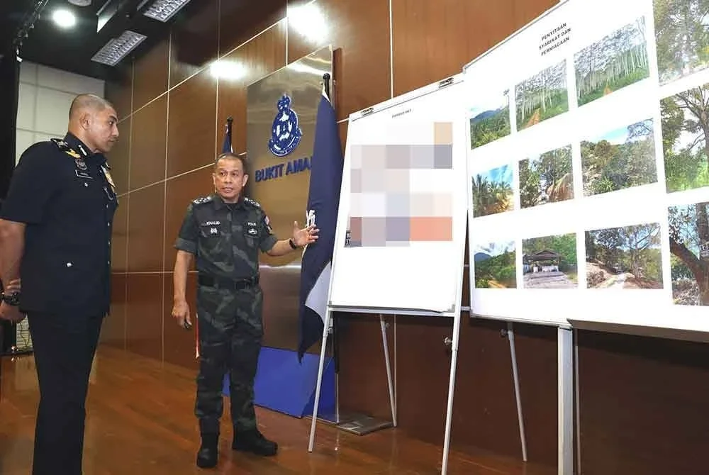 Mohd Khalid melihat gambar individu yang ditahan dan aset disita.