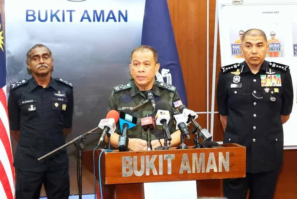 Mohd Khalid semasa sidang media di Bukit Aman pada Jumaat.