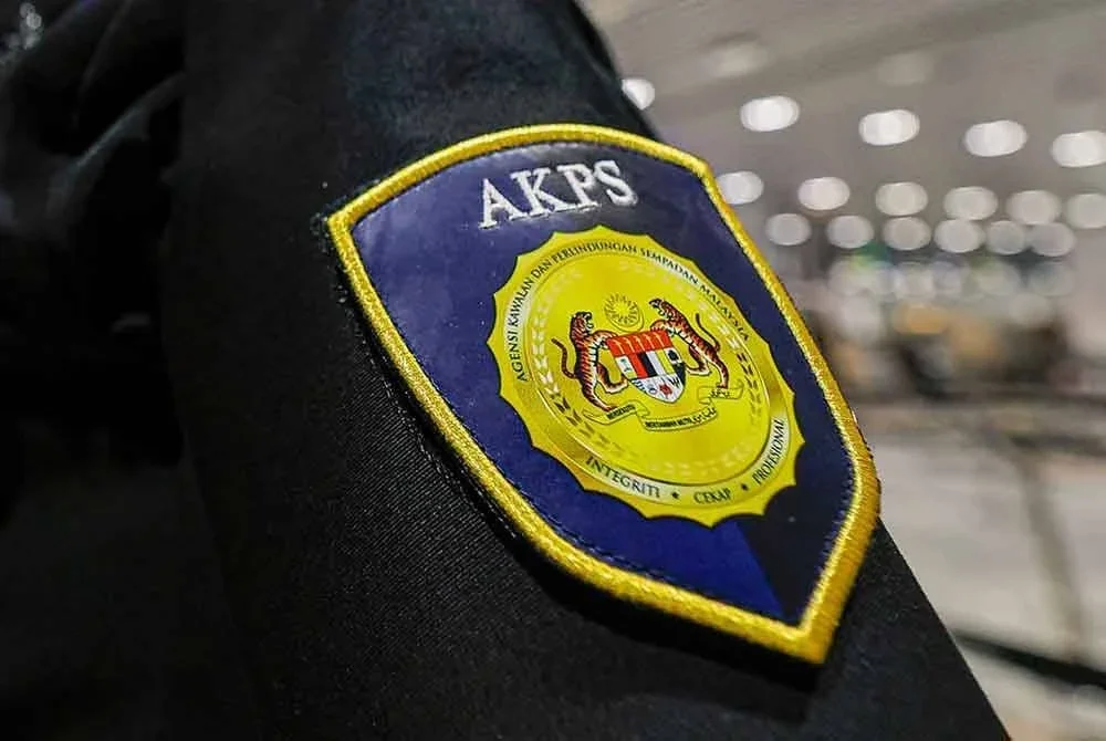 AKPS dengan kerjasama JKDM berjaya menggagalkan cubaan menyeludup masuk lebih 60,000 unit ubat-ubatan tidak berdaftar bernilai lebih RM85,000 di KLIA1 pada Khamis. - Gambar hiasan