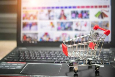 Platform dagang asing membuka peluang besar kepada usahawan, tetapi juga menimbulkan risiko dominasi pasaran, penggantian produk tempatan dan isu kawalan ekonomi. Foto hiasan 123RF