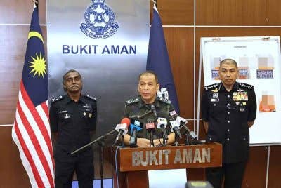 Mohd Khalid semasa sidang media di Bukit Aman pada Jumaat.