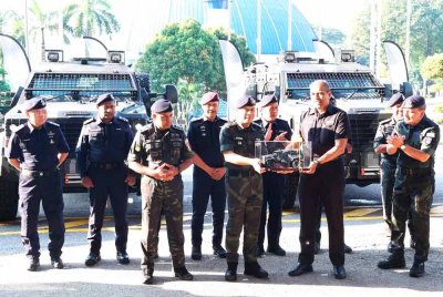PDRM menerima empat buah kenderaan APC model Guardian CEN Level B6 bagi memperkukuh keupayaan PGA.