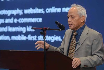 Muhammad Nasir ketika menyampaikan ucapannya sebagai salah seorang penceramah dalam Persidangan Antarabangsa Perakaunan & Perniagaan (Mi-CAB 2025) di Universiti MAHSA pada Jumat.