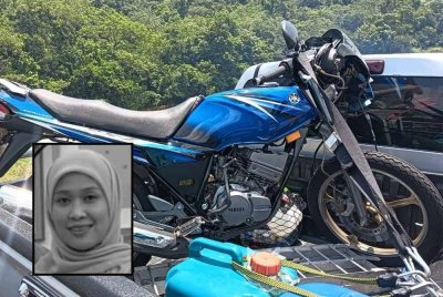 Keadaan motosikal Yamaha RXZ yang ditunggang mangsa selepas kemalangan. Gambar kecil: Roslinawati