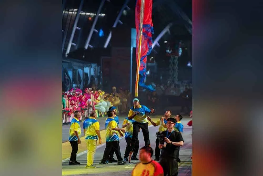 Hafiz pernah menyertai pasukan Chingay Pulau Pinang ke Pertunjukan Chingay Ekstravaganza di Singapura sempena Tahun Baharu Cina.