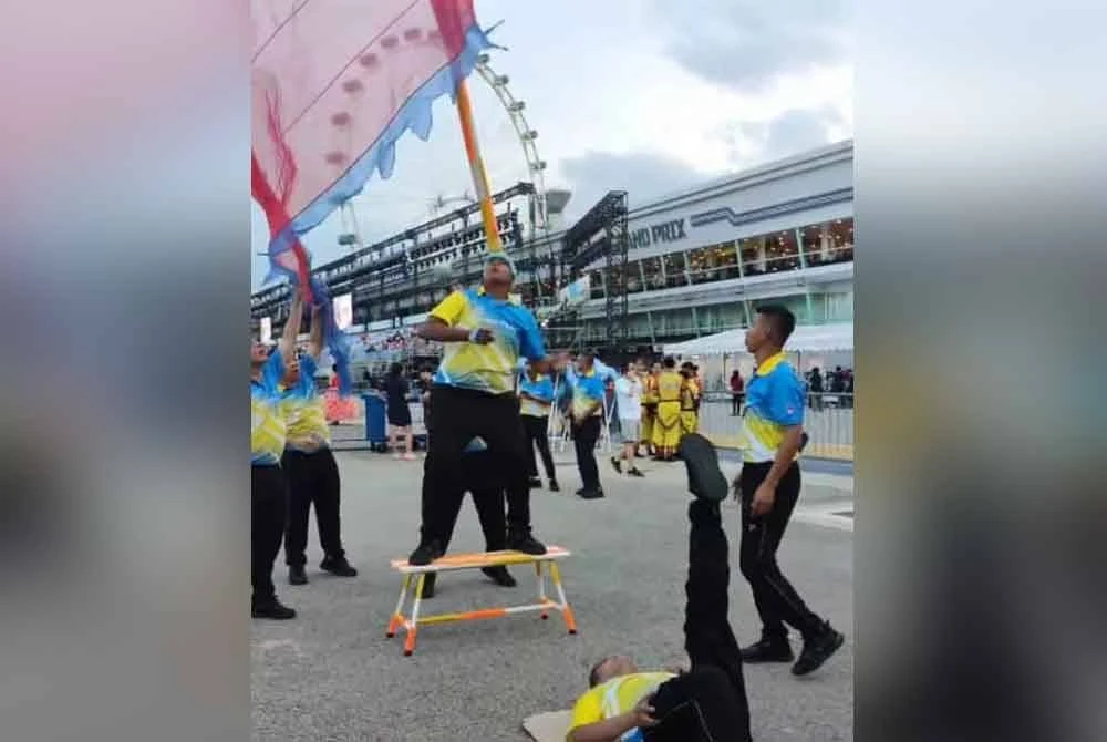 Hafiz dan abangnya pernah muncul juara Pertandingan Chingay Pulau Pinang pada 2018.