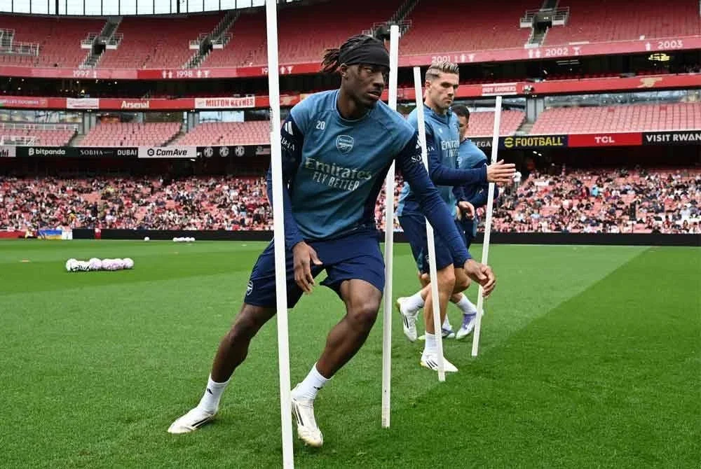 Noni Madueke (kiri) dan Viktor Gyokeres dijangka disenaraikan dalam perlawanan pertama Arsenal di Emirates musim ini.