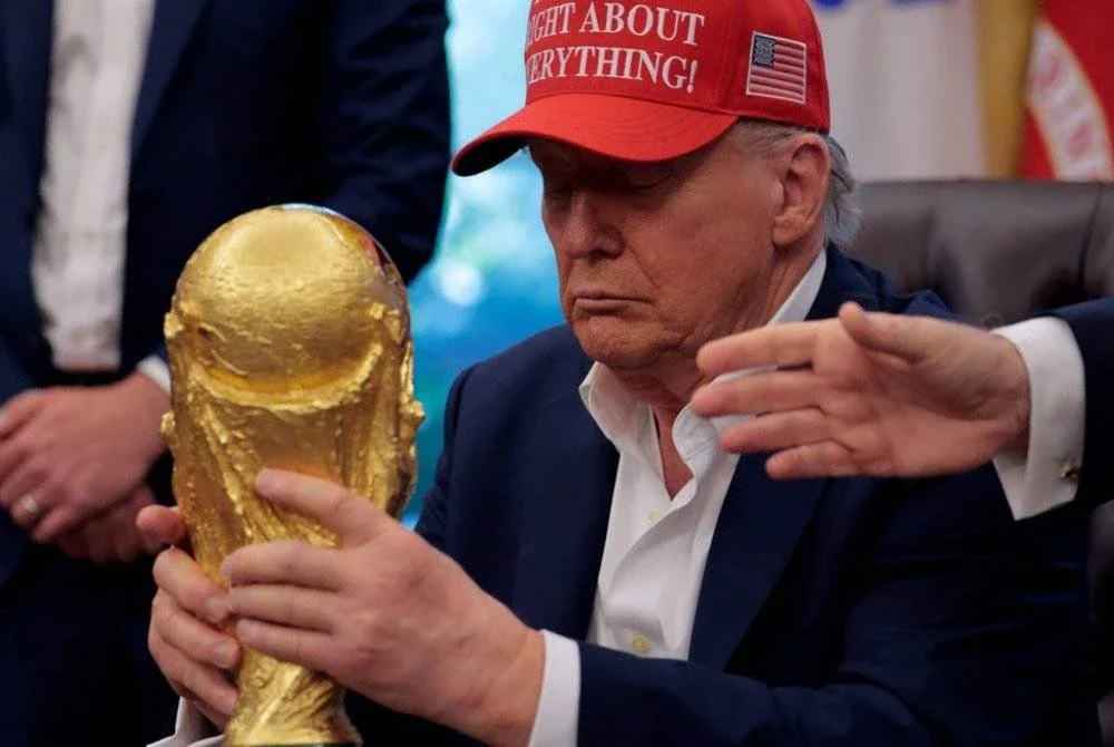 Trump turut mengumumkan bahawa majlis undian rasmi Piala Dunia FIFA 2026 akan berlangsung di Washington, Disember ini. Foto AFP