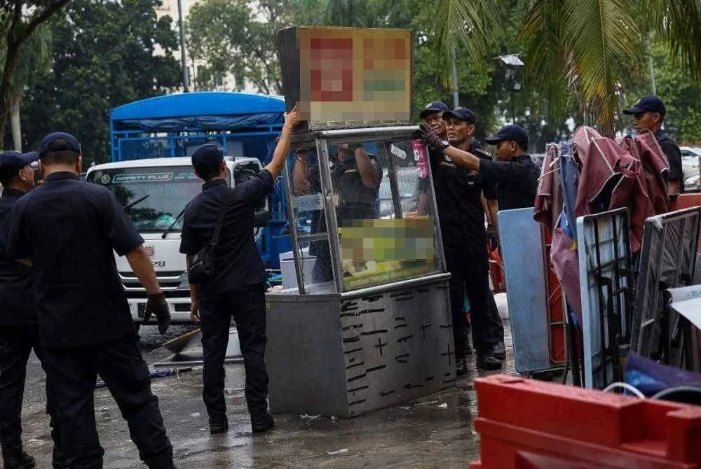 Operasi menumpukan pemeriksaan terhadap premis perniagaan serta tindakan penguatkuasaan berhubung halangan awam.