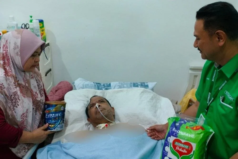 Norliana menguruskan suaminya sepenuh masa.