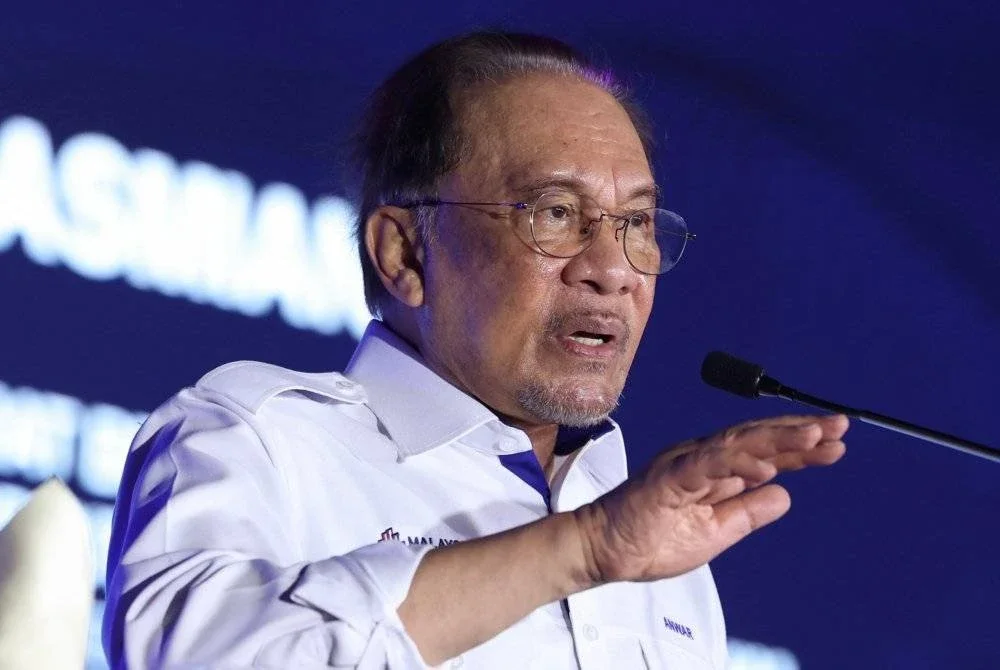 Anwar berucap pada Majlis Perasmian Program Madani Rakyat 2025 Negeri Sembilan di Dataran Nilai pada Sabtu. Foto Bernama