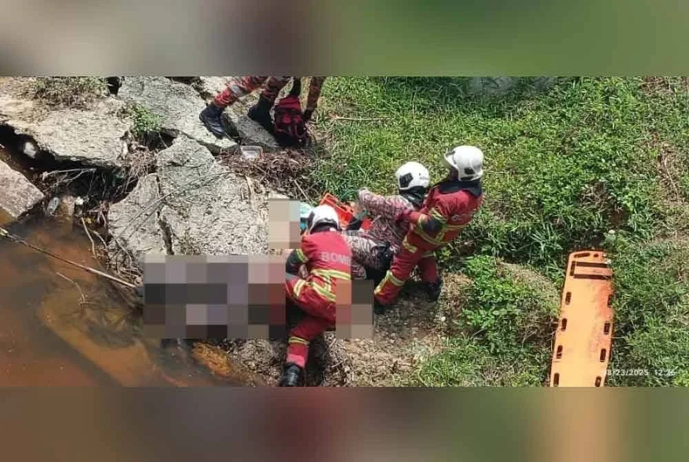 Anggota BBP Meru Raya membantu memberikan rawatan awal kepada mangsa sebelum diserahkan kepada pihak polis untuk tindakan lanjut.