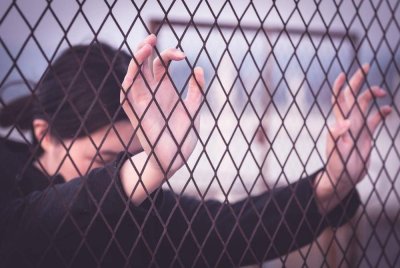 Chen dihantar semula ke pusat tahanan untuk menghabiskan baki hukuman penjara. Foto hiasan