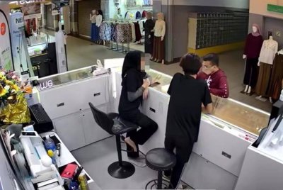 Tangkap layar video mengenai kejadian yang tular di laman sosial.