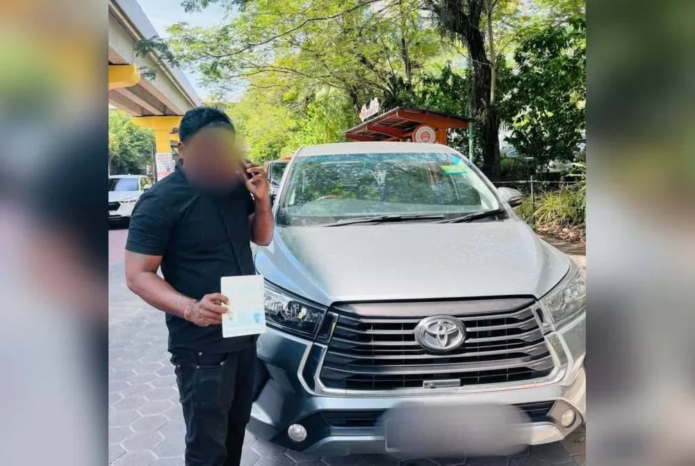 Antara individu warga asing yang ditahan untuk pemeriksaan dalam operasi pada Sabtu.