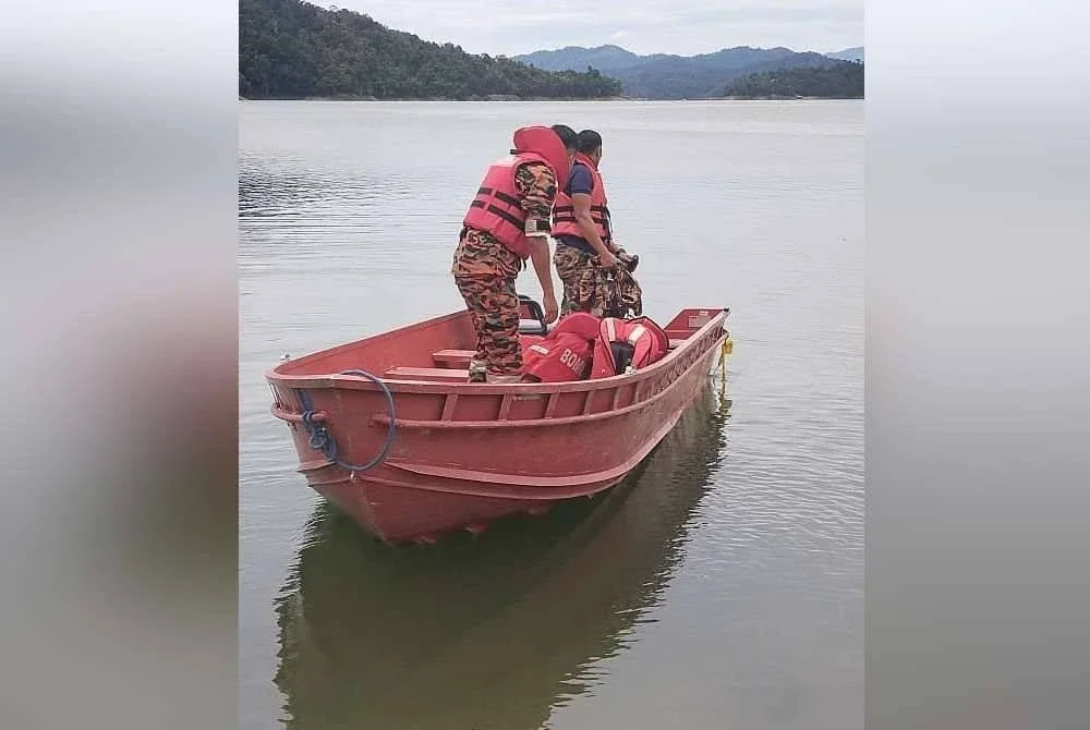 JBPM Perak menerima laporan kehilangan mangsa pada 9.25 pagi pada Ahad sebelum menggerakkan pasukan dari Balai Bomba dan Penyelamat Gerik serta Pengkalan Hulu ke lokasi. Foto Bomba Perak