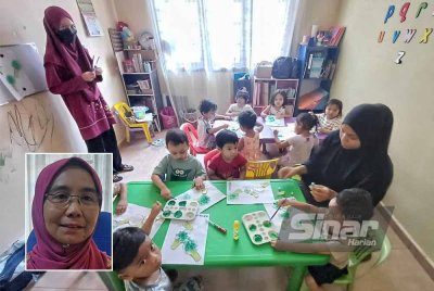 Pekerja kepada Salawati membantu anak-anak asuhan melakukan aktiviti ditaska miliknya di Bandar Damansara di sini pada Selasa. Foto Sinar Harian, gambar kecil: Salawati