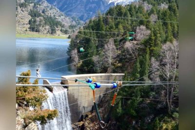 Pengurus Taman Rekreasi Tyrovol bertindak menghalang kemasukan kumpulan pelancong Israel tersebut. Foto Agensi
