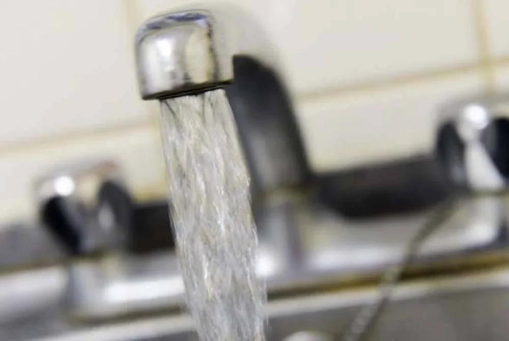 Naga air nyata dalam bentuk syarikat konsesi besar, kartel dan konglomerat yang menguasai pembangunan infrastruktur air. Gambar hiasan 