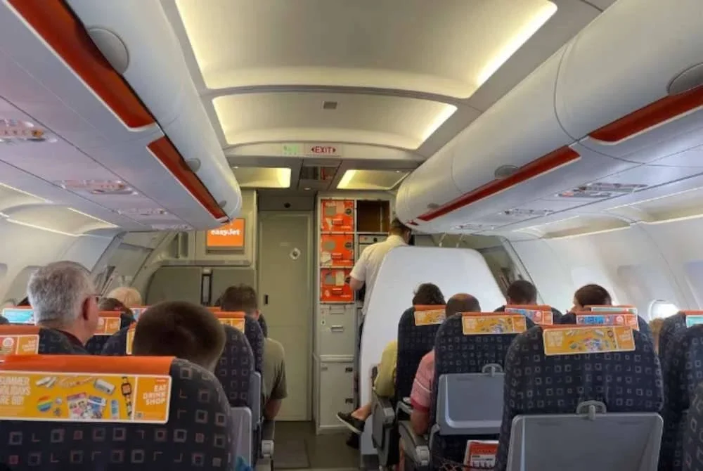 Penumpang tersebut didakwa mengalami mabuk udara dan kekeliruan (delirium). Foto Agensi