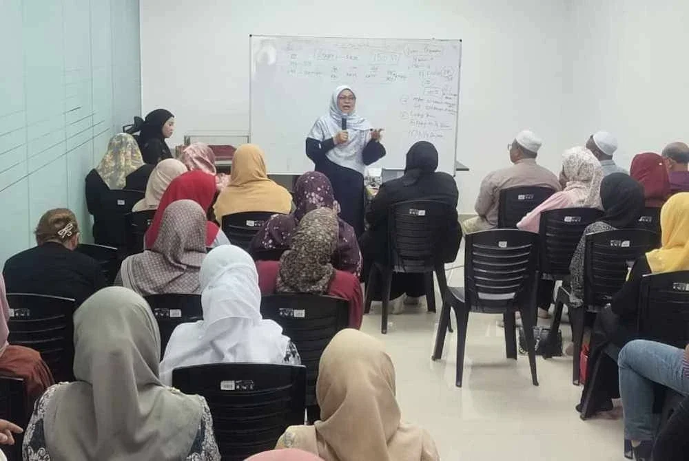 Elee Salmi sentiasa berkongsi pengalaman dan ilmu kepada mereka yang mahu bersama-sama maju dalam kehidupan.