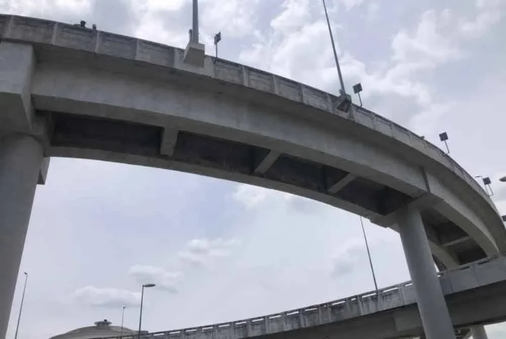 Reka bentuk lebuh raya itu telah memenuhi semua keperluan keselamatan yang ditetapkan.