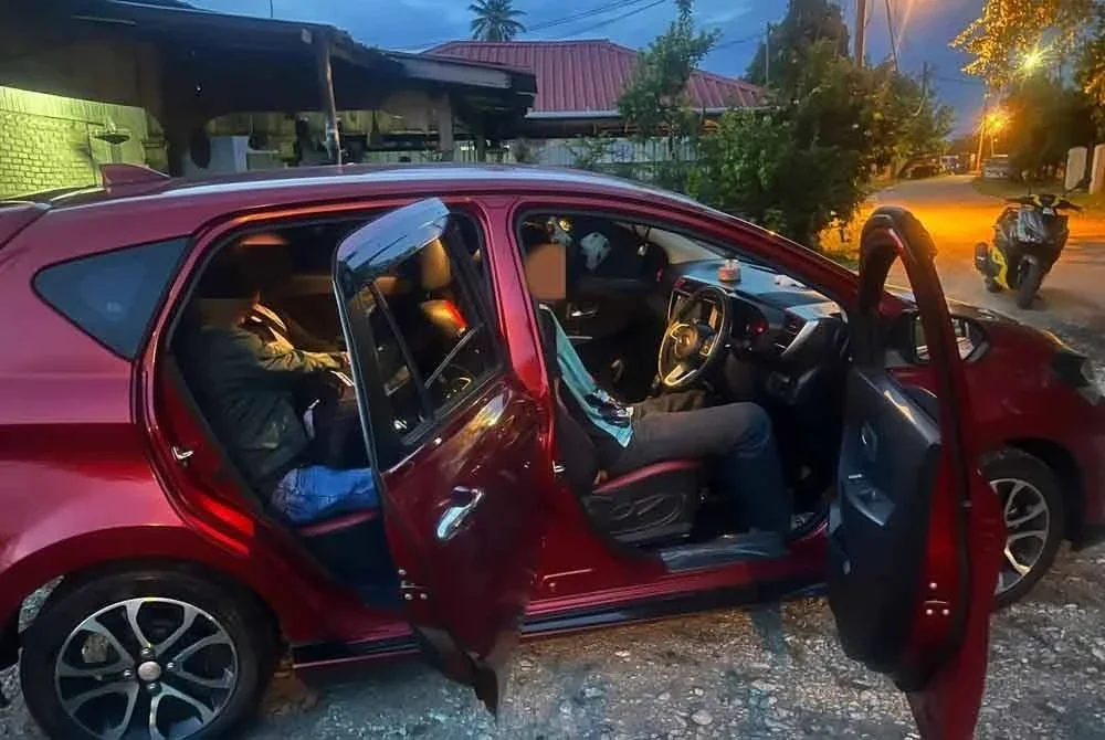 Lelaki berusia 27 tahun itu ditahan pada jam 7.10 malam semasa penugasan Op Taring Wawasan selepas dikesan memandu kereta jenis Perodua Myvi dalam keadaan mencurigakan. - Foto: PGA
