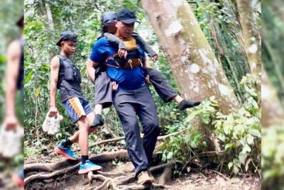 Remaja itu berjaya diselamatkan oleh Ketua Unit Jenayah Khas yang kebetulan berada di laluan pendakian sama.