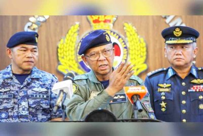 Norazlan (tengah) berkata beberapa petunjuk awal dikenal pasti, namun pihaknya tidak dapat mendedahkan maklumat lanjut sehingga siasatan selesai. Foto fail Bernama