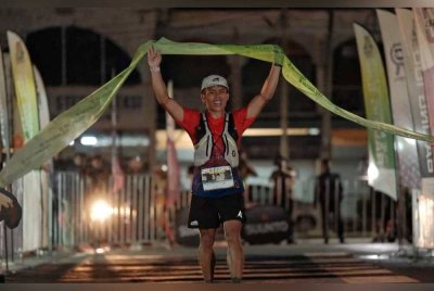 Wilsen menjuarai kategori 100km larian denai TMB100 di Baling. Foto penganjur 