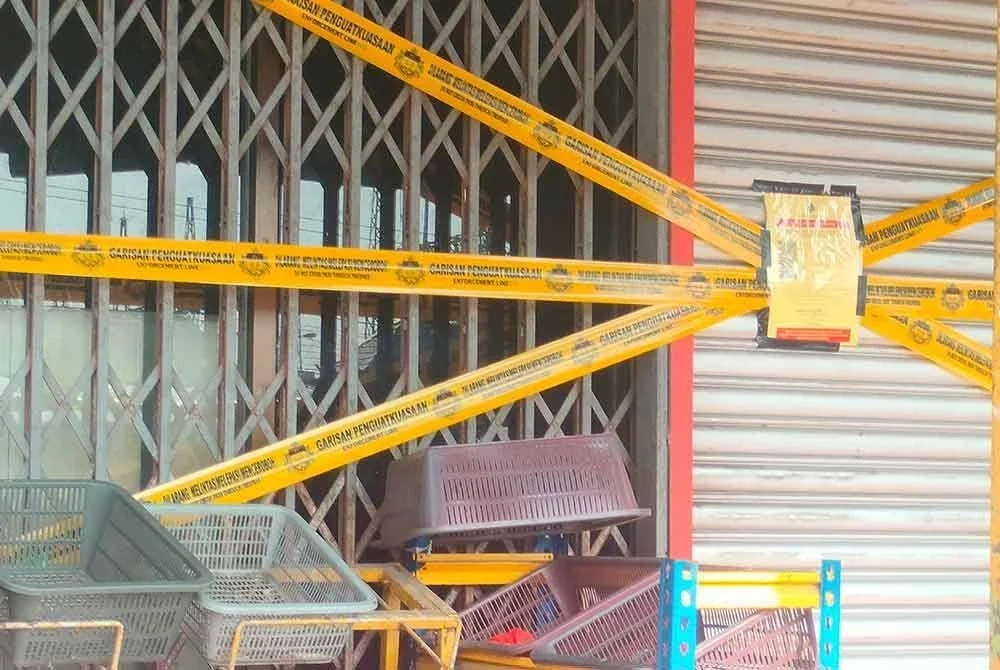 Pasar raya mini yang tular kerana memasang bendera Johor terbalik dikenakan notis penutupan 30 hari oleh MPPn.