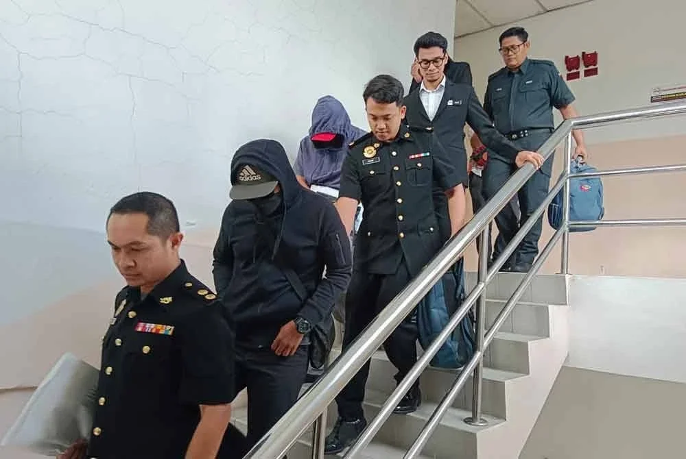 Pegawai dan dua anggota polis mengaku tidak bersalah atas 6 pertuduhan meminta dan menerima rasuah berjumlah RM12,300 pada November 2023 lalu.