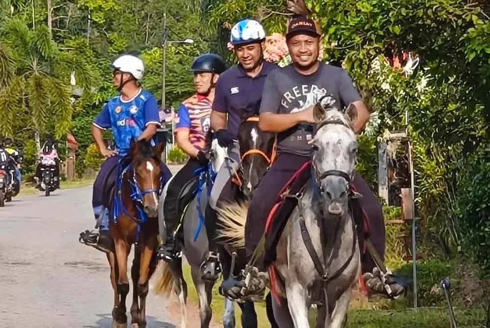 Menunggang kuda dapat mengeratkan silaturahim sesama pemilik kuda lain.
